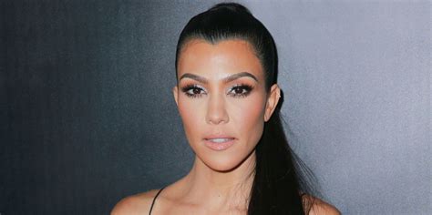 Scroll on to watch it here. Kourtney Kardashian se vuelve a quitar la ropa para Instagram