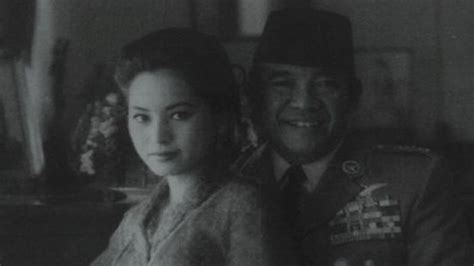 Janda soekarno, dewi soekarno bertunangan dengan pengusaha spanyol, vienna 10 februari 1972. Setelah Dinikahi Presiden RI, Dewi Soekarno Sempat Lari ke Paris Lalu Dipacari Dua Pesohor Ini ...