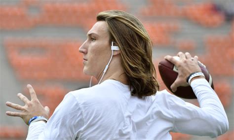 @mcshay13 is at the @clemsonfb facility. 18+ Extraordinary Trevor Lawrence Short Hair - New ...