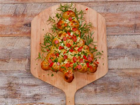 Christmas is the most traditional of finnish events. Pizza Dough Spinach Dip Christmas Tree Recipe - Christmas ...