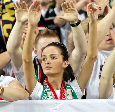 The first half goals section specifies if there has been a goal or a number of goals scored in the first half of the match. Legia - Slask 08.05.2013