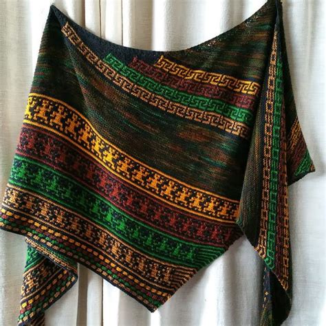 See more ideas about pattern, textures patterns, egyptian ornamented. Walk Like an Egyptian | Knitting shawls, cowls, scarves, loops ... | Tuch stricken, Stricken ...