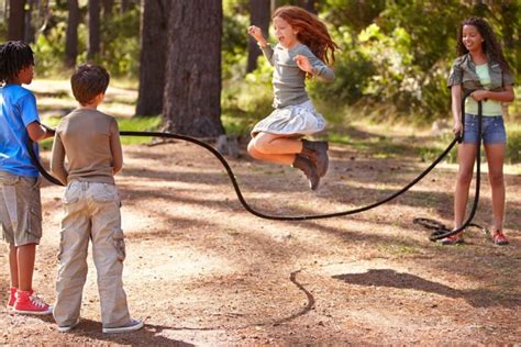 Juegos de exterior (para jugar al aire libre; Juegos recreativos para niños: +8 Divertidas actividades ...