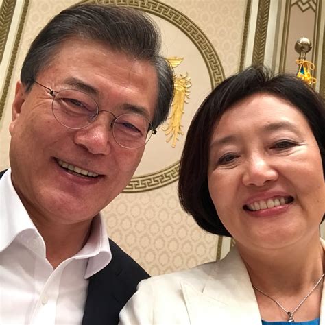 2021년 2월 현재, 박영선 전 장관이 각종 여론조사에서 더불어민주당 내부 당원 지지층 여론조사에서 50%대 중후반대 지지율을. 박영선 : ëª¨ë ¸ ë°•ì⃜ ì„ ë‚⃜ì ´ëŠ" ì ´í⃜¼ í ...