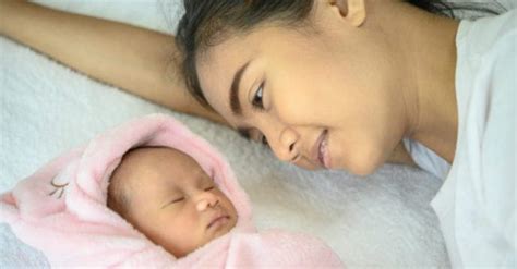 Bacaan alquran pengantar tidur bayi ayat ruqyah untuk bayi yang rewel.mp3. Kesulitan tidur setelah melahirkan bisa diatasi dengan 7 ...