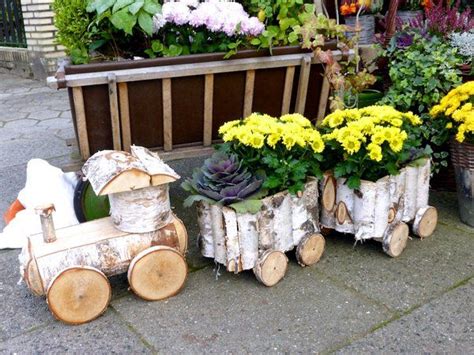 Der frühling kommt und lockt uns schon bald mit seinen sommerlichen temperaturen in den garten. Töff, töff, töff, hier kommt die Eisenbahn! | Gartendekor ...