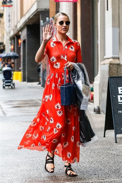 Justin hartley and chrishell stause divorce commentaries diana agron and her tragic drowned friend, naya rivera Dianna Agron Runs Errands in Soho 08/14/20418 • CelebMafia