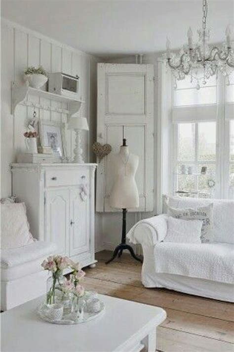 Accessoires aus unterschiedlichen naturmaterialien wie leinen, wolle, seide oder gehäkelte und bestickte stoffe geben dem raum. Shabby Chic selber machen: Der Romantik-Look für Zuhause ...