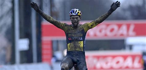 So what makes van der poel. Wout van Aert wint met overmacht in de modder van ...