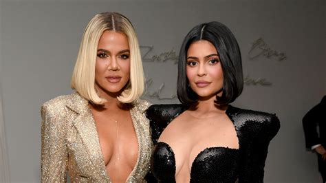 Finding the right cut for your curly hair can be a challenge. Kylie Jenner and Khloé Kardashian Now Have Matching Bob ...