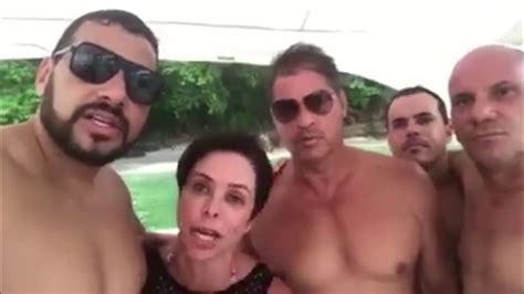 1 atualmente, há cinco partidos que se denominam com ideologias comunistas no brasil: Cristiane Brasil grava vídeo se defendendo em lancha - YouTube