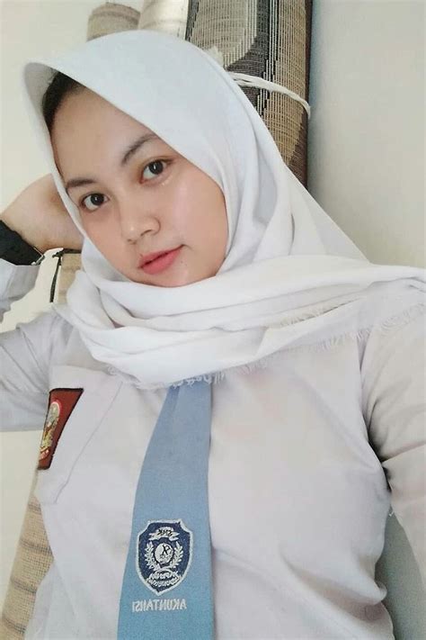 Subscribe like dan shere suport terus biar sering aplud.#hijaber#tiktokindonesia #tiktokterbaru#. qasidah Siswi Jilbab SMA Cantik di 2020 | Wanita ...