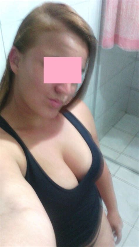 Fotos de bucetas novinhas de meninas gostosas ficando nua na internet. Gordinha linda dos peitos gostosos caiu na net | Não Conto