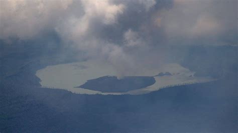 Vanuatu lässt wegen Vulkanausbruchs ganze Insel räumen ...