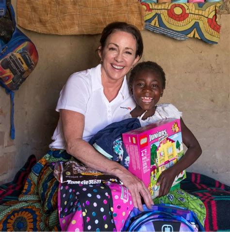 Patricia heaton was born in bay village, ohio, the daughter of patricia (née hurd) and chuck heaton, who was a sportswriter for the plain dealer. Podcast with Patricia Heaton, star of ABC's 'The Middle' | World Vision