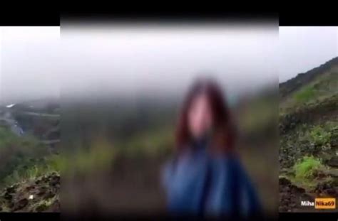 Gadis rusia berbuat mesum,di gunung batur bali ,viral di website sebuah video asusila yang di laku kan gadis rusia di gunung batur bali,di. Vidio Asusila Di Gunu Batur / Bule Buat Video Porno Diduga ...