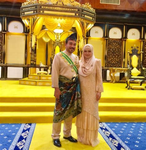 Daripada jumlah itu, lima menerima darjah sri sultan ahmad shah pahang (ssap) yang membawa gelaran. Siti Nurhaliza Kini Bergelar Datuk Seri - MYNEWSHUB