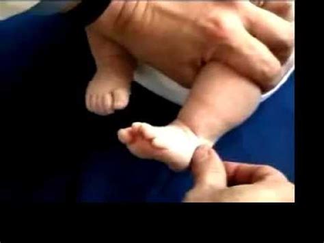 Weitere ideen zu baby erziehung, baby, erziehungstipps. Sichelfuß Reflexgymnastik - YouTube