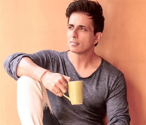 Actor sonu sood's humanitarian work amid the coronavirus pandemic has been winning him appreciation and love from the people. COVID-19: Sonu Sood offers his Juhu hotel for healthcare ...