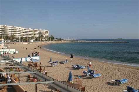 La rédaction publié le 09/06/2021 à 07:30,. La Plage de Saint Raphael | L'hiver la plage est très ...