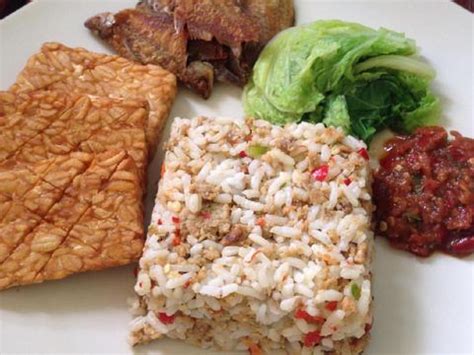 Nasi tutug oncom adalah makanan khas yang berasal dari tasikmalaya. Resep Tutug Oncom Khas Tasikmalaya : 5 Resep Dan Cara ...