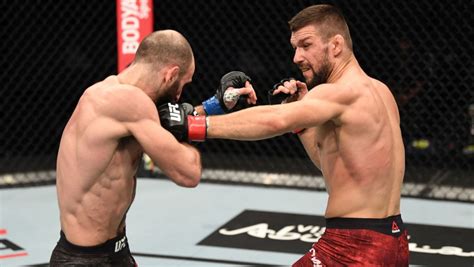 April 10, 2021 in ufc. Mateusz Gamrot (17-1, 1 NC) przegrał niejednogłośną ...