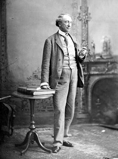 Macdonald pictured in old age, when he implemented all the most damaging policies against canadian indigenous. Sociétés et Territoires - Lire l'organisation - Le Québec ...