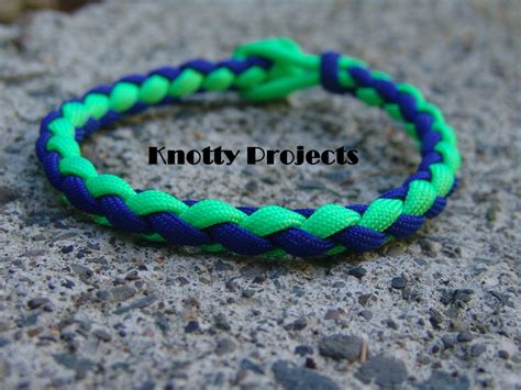 Using two colours adds a bit more excitement to the bracelet, but it can look just as good using one solid colour. Braided Paracord Anklet | Paracord, Anklets diy, Anklets