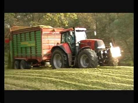 Klaus strüber ist demeterlandwirt und maschinenbauer. Farmer Traktoren im Einsatz Maisernte 2010 Maschine vs Schlamm Maishäckslen tierisch ...