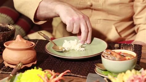 การเปิบอาหารด้วยมือของชาววัง - My Dining Chef