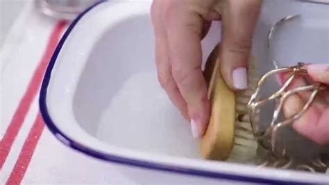 Soluzioni su come pulire qualsiasi superficie abbia necessità di essere mantenuta è pulita. Come pulire i gioielli in oro e in argento - YouTube
