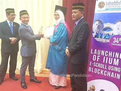 Translate from english to persian. Atasi ijazah palsu, sistem e-Scrol menggunakan Blockchain ...