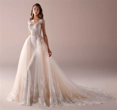 Scopriamo insieme l'intera collezione di abiti da sposa nicole 2021, creazioni da sogno ispirate a diversi stili dai dettagli sofisticati! Nicole Spose Cerimonia : Nicole Cerimonia Abiti Da ...