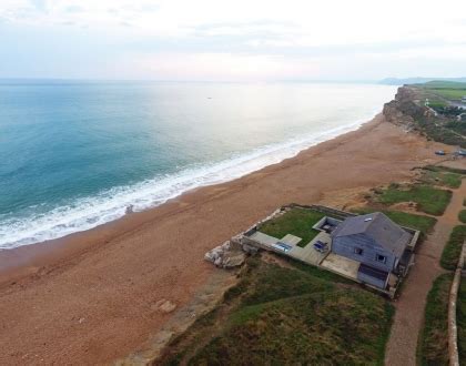 Whatever makes your holiday by the sea, we've got your perfect coastal holiday covered. Beach Cottages | Self Catering Coastal Cottages ...