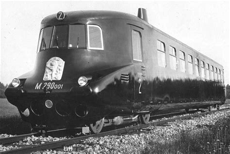 Motorový vůz z roku 1936, který zajišťoval rychlé spojení prahy a bratislavy, se po letech chátrání před tatrováckým muzeem dočkal. Legendární motorový expres Slovenská strela byl výkladní ...