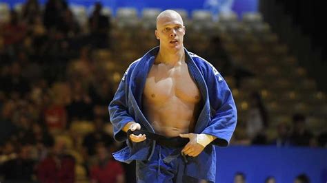 Jun 12, 2021 · niet meyer, maar henk grol mag nederland bij de zwaargewichten vertegenwoordigen op de spelen van tokio. WK judo: olympisch kampioen velt Grol | Sport | Telegraaf.nl