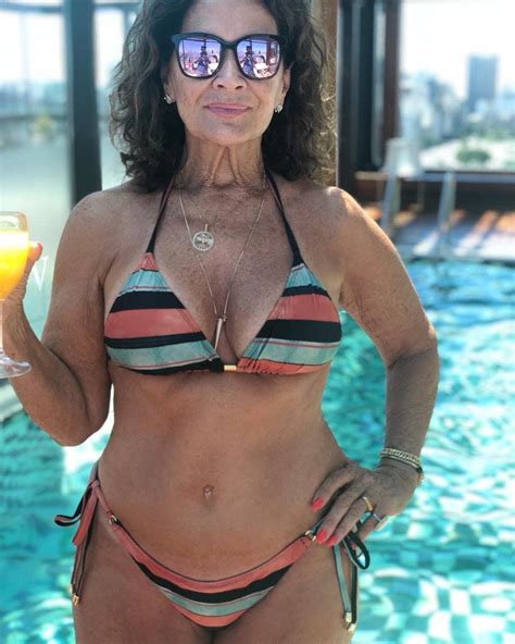 Página oficial da atriz e apresentadora cissa guimarães. Cenapop · Claudia Raia e outras 20 famosas acima dos 50 ...