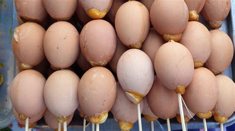 How do you get perfect eggs without using a nonstick pan? This Is The Weirdest Way You Can Cook An Egg