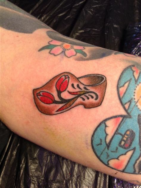 This amazing dutch tattoo design is made with wonderful ink that makes the whole design pretty amazing. Amsterdam tattoo old school dutch shoe www.eetattoo.com ...