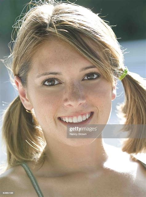 Headshot Of A Caucasian Teenage Girl Smiling Stock Photo - Getty Images