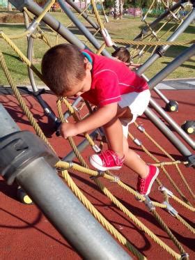 Te proponemos algunos juegos en familia y con otros niños al aire libre el verano es la época favorita de los niños. El juego de los 2-5 años | Familia y Salud