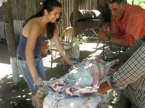 Qurbani beautifu girls slaughtering a goat woman slaughter goat بکری ذبح کرنے والی لڑکی. MVI 0283 - YouTube