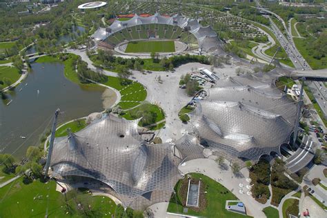 Die olympischen spiele 1972 in der bayerischen landeshauptstadt münchen gelten aus zwei gründen als zäsur in der olympischen geschichte. Olympiapark München. Anlagen und Bauten für die ...