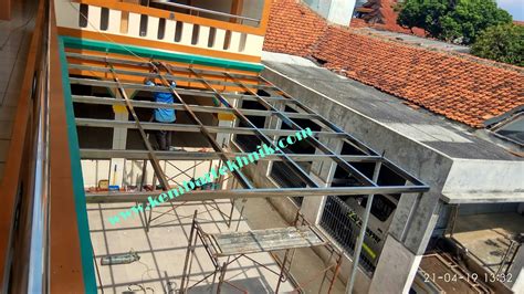 Dewasa ini memang sudah banyak sekali produsen kanopi yang juga kanopi kaca sering dipilih untuk apartemen atau rumah modern yang punya kesan glamor. Kanopi Stainless Atap Alderon - Contoh Kanopi Stainless ...