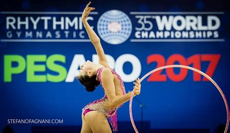 Milena baldassarri torna in pedana dopo una due giorni intensa ed impegnativa, mettendosi a confronto con le grandi della ritmica e per rilanciare la sfida in vista della olimpiadi di tokyo. Milena Baldassarri (Italy), backstage World Championships ...