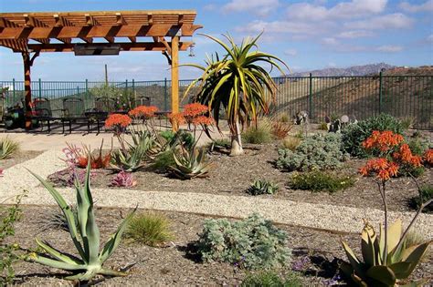 In dry regions, such as the southwestern united states, choosing plants for your landscape might seem like a challenge. Perfect Landscaping Ideas San Diego With Drought Tolerant ...