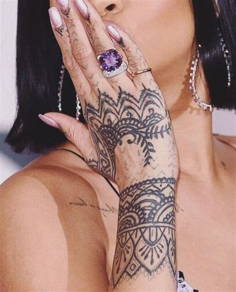 That was when i decided to become a professional henna tattoo artist. Pin by Nayeli💙 on Rihanna | Hand henna, Hand tattoos ...