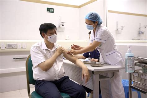 Những điều cần biết khi tiêm vaccine moderna. Du học sinh, người lao động ở nước ngoài sẽ được ưu tiên ...