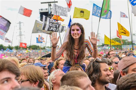 Glastonbury festival crowds and scenes - licensed for news and social media useage only - Sara ...
