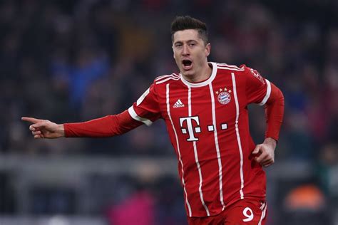 Bu sezon bayern münih formasıyla ligde 41 gole ulaşan robert lewandowski, bundesliga tarihinde tek sezonda en fazla gol atan oyuncu oldu. Lewandowski dispara na artilharia da Champions League após ...